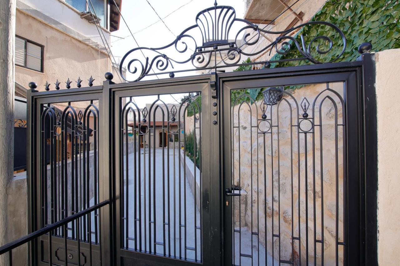 Louis Guesthouse 拿撒勒 外观 照片